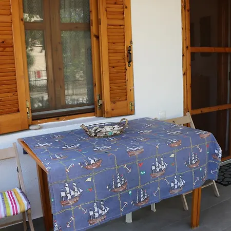 Tzitzikia House *
