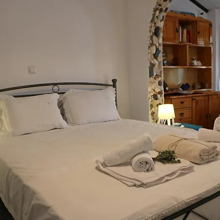 Tzitzikia House Hébergement de vacances *